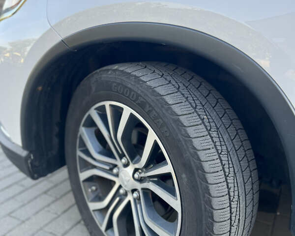 Белый Мицубиси Аутлендер, объемом двигателя 3 л и пробегом 197 тыс. км за 15500 $, фото 50 на Automoto.ua