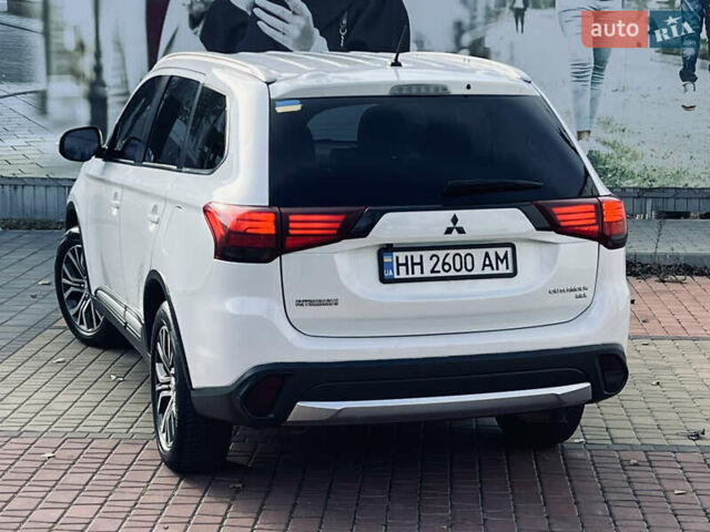 Белый Мицубиси Аутлендер, объемом двигателя 2.4 л и пробегом 147 тыс. км за 12999 $, фото 21 на Automoto.ua