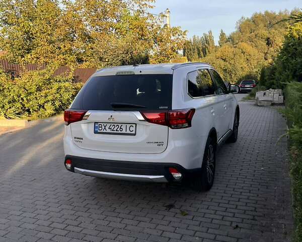 Белый Мицубиси Аутлендер, объемом двигателя 3 л и пробегом 197 тыс. км за 15300 $, фото 21 на Automoto.ua