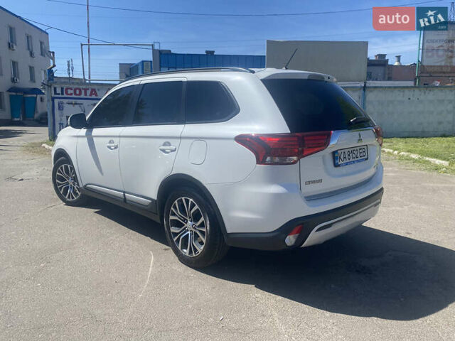 Білий Міцубісі Аутлендер, об'ємом двигуна 2.36 л та пробігом 159 тис. км за 15500 $, фото 5 на Automoto.ua