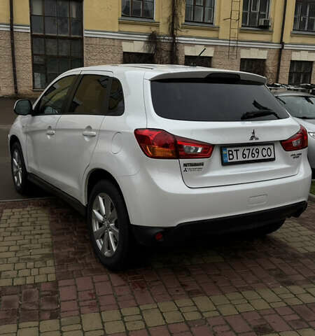 Белый Мицубиси Аутлендер, объемом двигателя 2 л и пробегом 161 тыс. км за 9200 $, фото 5 на Automoto.ua