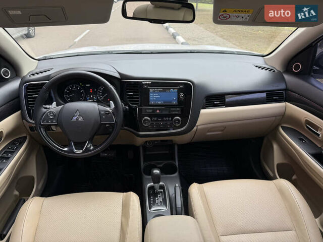 Белый Мицубиси Аутлендер, объемом двигателя 2.4 л и пробегом 160 тыс. км за 16500 $, фото 45 на Automoto.ua