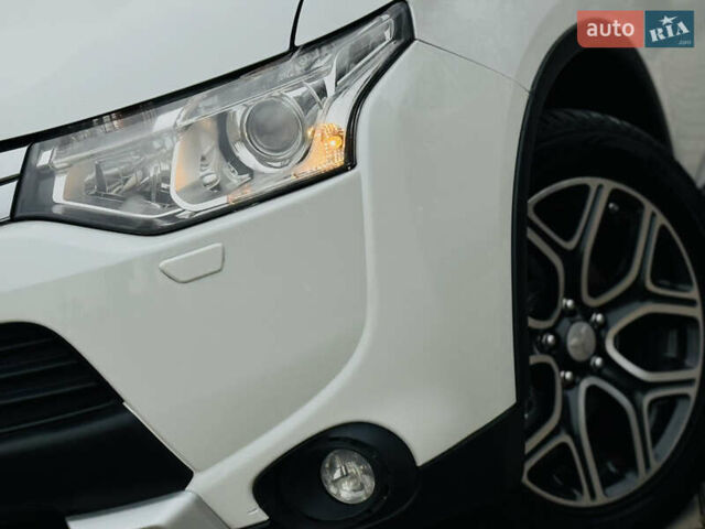 Белый Мицубиси Аутлендер, объемом двигателя 2.2 л и пробегом 140 тыс. км за 16200 $, фото 7 на Automoto.ua