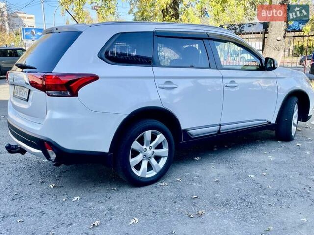 Белый Мицубиси Аутлендер, объемом двигателя 2 л и пробегом 146 тыс. км за 14500 $, фото 9 на Automoto.ua