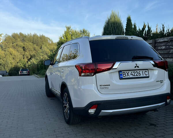 Белый Мицубиси Аутлендер, объемом двигателя 3 л и пробегом 197 тыс. км за 15500 $, фото 15 на Automoto.ua