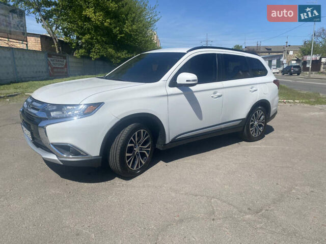 Білий Міцубісі Аутлендер, об'ємом двигуна 2.36 л та пробігом 159 тис. км за 15500 $, фото 2 на Automoto.ua