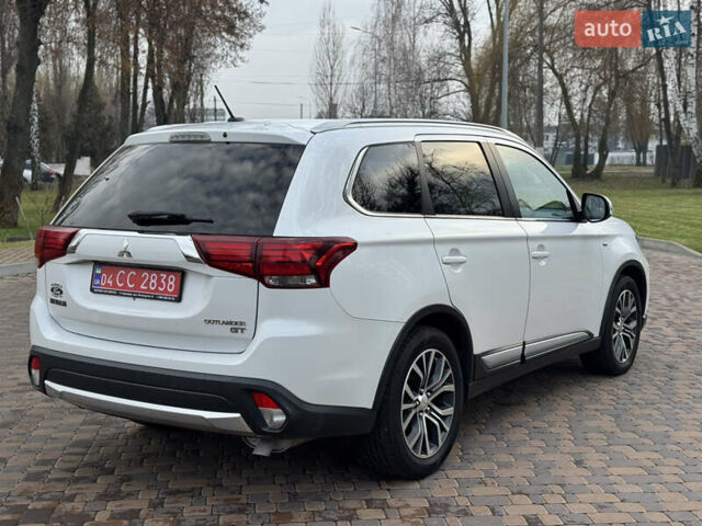 Белый Мицубиси Аутлендер, объемом двигателя 3 л и пробегом 310 тыс. км за 12700 $, фото 29 на Automoto.ua