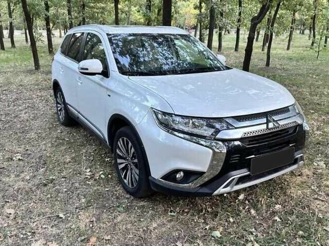 Білий Міцубісі Аутлендер, об'ємом двигуна 3 л та пробігом 109 тис. км за 10500 $, фото 3 на Automoto.ua