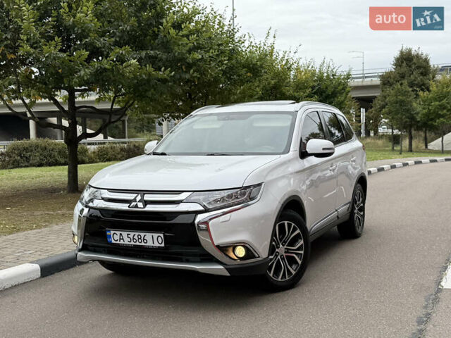 Белый Мицубиси Аутлендер, объемом двигателя 2.4 л и пробегом 160 тыс. км за 16600 $, фото 1 на Automoto.ua