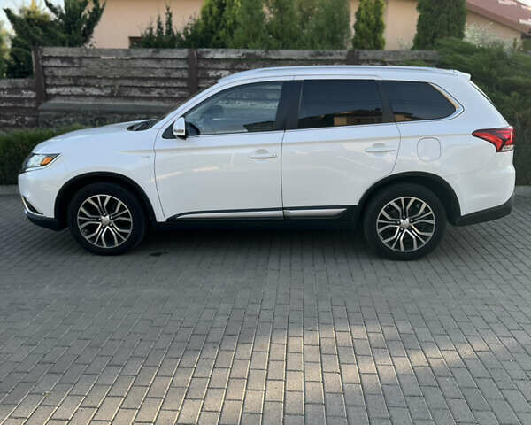 Белый Мицубиси Аутлендер, объемом двигателя 3 л и пробегом 197 тыс. км за 15300 $, фото 16 на Automoto.ua