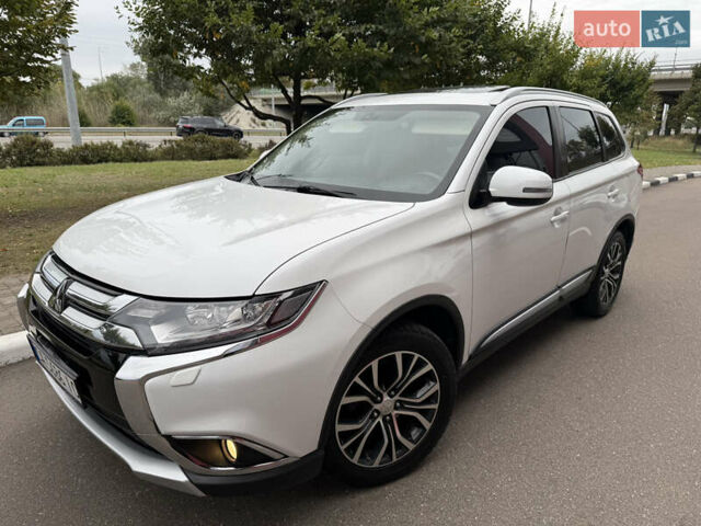 Мицубиси Аутлендер 2015 в Киеве на Automoto.ua Белый Мицубиси Аутлендер, объемом двигателя 2.4 л и пробегом 159 тыс. км за 17300 $, фото 10 на Automoto.ua