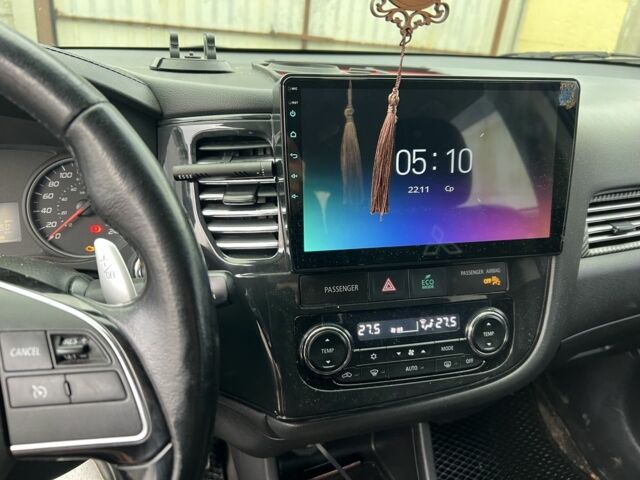 Белый Мицубиси Аутлендер, объемом двигателя 3 л и пробегом 175 тыс. км за 13100 $, фото 6 на Automoto.ua