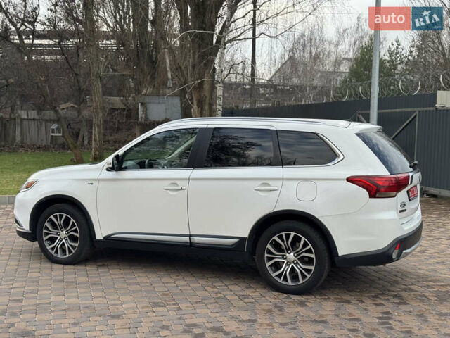 Белый Мицубиси Аутлендер, объемом двигателя 3 л и пробегом 310 тыс. км за 12700 $, фото 26 на Automoto.ua