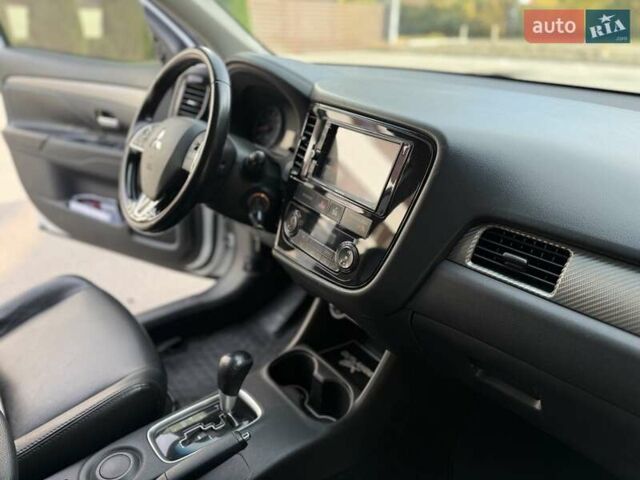 Міцубісі Аутлендер 2015 у Дніпро (Дніпропетровську) на Automoto.ua Білий Міцубісі Аутлендер, об'ємом двигуна 2.36 л та пробігом 178 тис. км за 14500 $, фото 28 на Automoto.ua