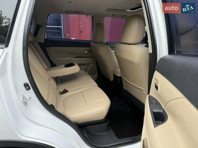 Белый Мицубиси Аутлендер, объемом двигателя 2.4 л и пробегом 160 тыс. км за 16600 $, фото 20 на Automoto.ua