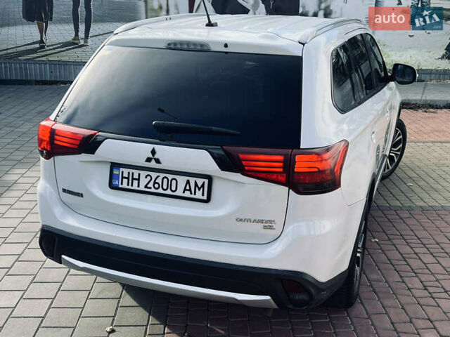 Белый Мицубиси Аутлендер, объемом двигателя 2.4 л и пробегом 147 тыс. км за 12999 $, фото 16 на Automoto.ua