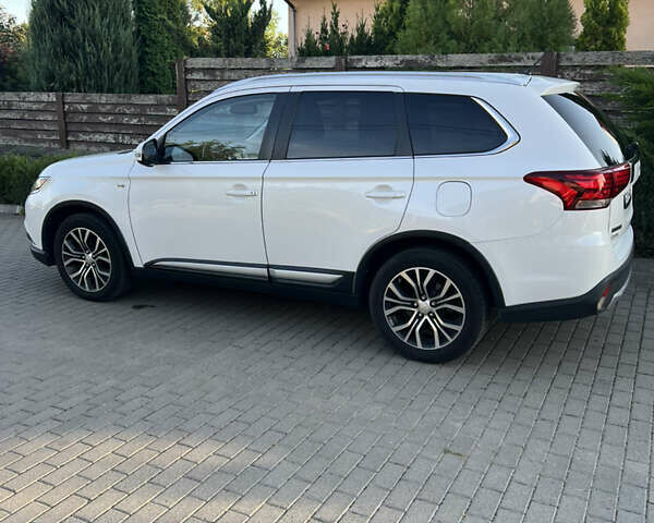 Белый Мицубиси Аутлендер, объемом двигателя 3 л и пробегом 197 тыс. км за 15300 $, фото 17 на Automoto.ua