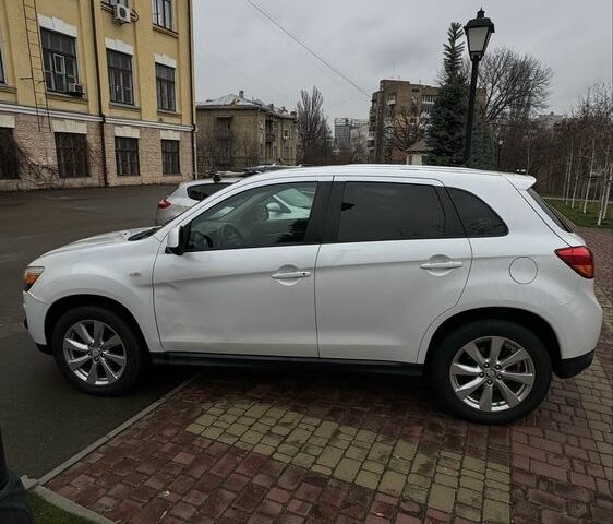 Білий Міцубісі Аутлендер, об'ємом двигуна 2 л та пробігом 161 тис. км за 9400 $, фото 5 на Automoto.ua
