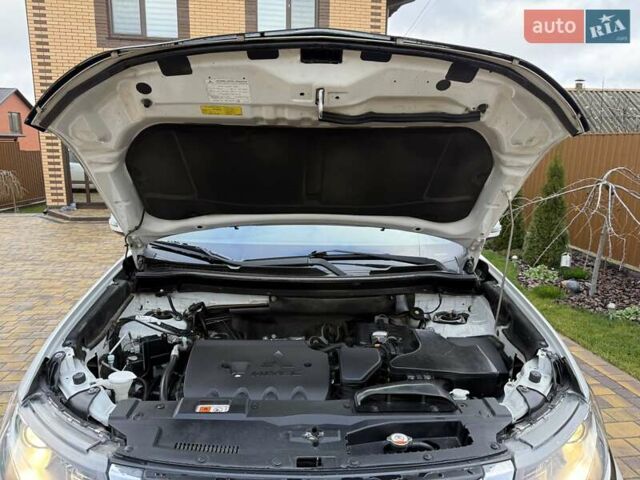 Белый Мицубиси Аутлендер, объемом двигателя 2.36 л и пробегом 191 тыс. км за 13950 $, фото 33 на Automoto.ua