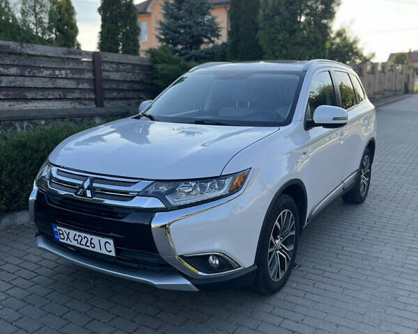 Белый Мицубиси Аутлендер, объемом двигателя 3 л и пробегом 197 тыс. км за 15500 $, фото 54 на Automoto.ua