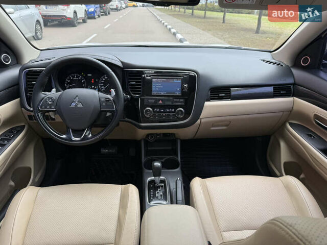 Белый Мицубиси Аутлендер, объемом двигателя 2.4 л и пробегом 160 тыс. км за 16500 $, фото 43 на Automoto.ua