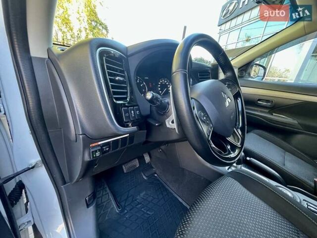 Белый Мицубиси Аутлендер, объемом двигателя 2 л и пробегом 146 тыс. км за 14500 $, фото 17 на Automoto.ua