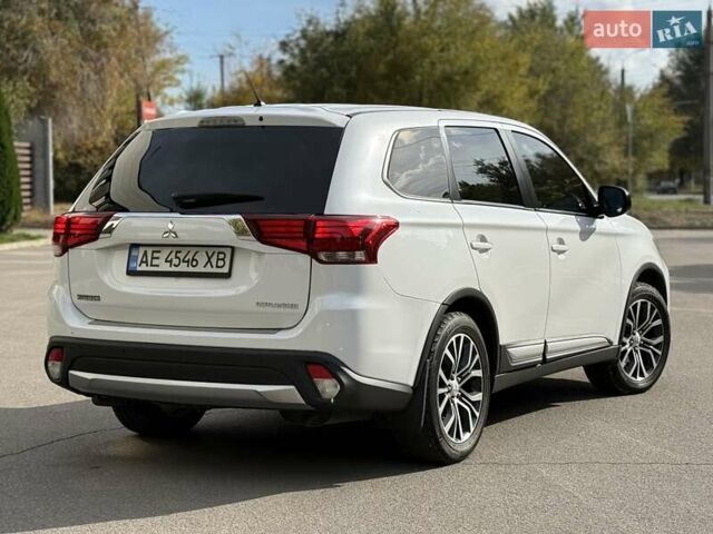 Міцубісі Аутлендер 2015 у Дніпро (Дніпропетровську) на Automoto.ua Білий Міцубісі Аутлендер, об'ємом двигуна 2.36 л та пробігом 178 тис. км за 14500 $, фото 19 на Automoto.ua