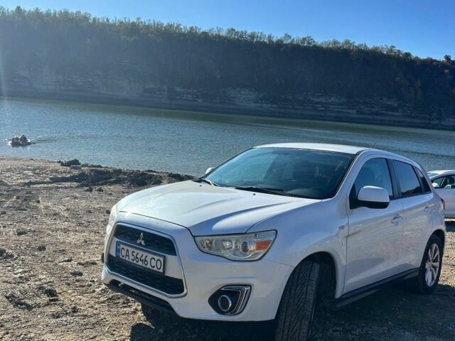 Белый Мицубиси Аутлендер, объемом двигателя 2 л и пробегом 255 тыс. км за 11500 $, фото 4 на Automoto.ua