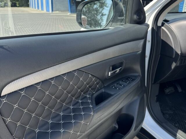 Белый Мицубиси Аутлендер, объемом двигателя 2.4 л и пробегом 91 тыс. км за 15900 $, фото 12 на Automoto.ua