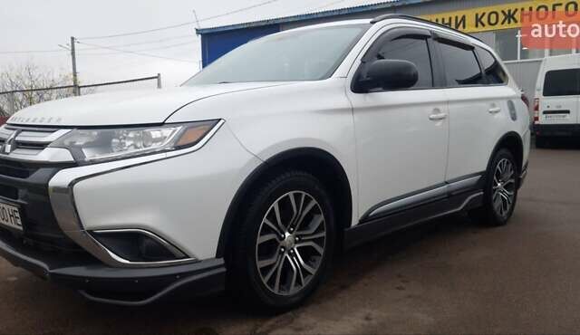 Белый Мицубиси Аутлендер, объемом двигателя 2.4 л и пробегом 240 тыс. км за 14900 $, фото 2 на Automoto.ua