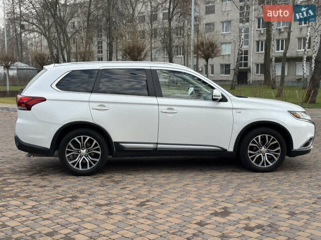 Белый Мицубиси Аутлендер, объемом двигателя 3 л и пробегом 310 тыс. км за 12700 $, фото 12 на Automoto.ua
