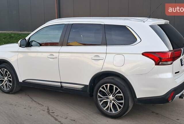 Білий Міцубісі Аутлендер, об'ємом двигуна 2.3 л та пробігом 130 тис. км за 14999 $, фото 3 на Automoto.ua