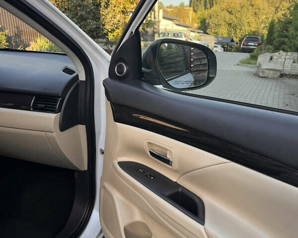 Белый Мицубиси Аутлендер, объемом двигателя 3 л и пробегом 197 тыс. км за 15500 $, фото 47 на Automoto.ua