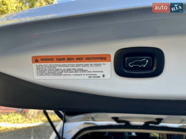 Белый Мицубиси Аутлендер, объемом двигателя 2 л и пробегом 146 тыс. км за 14500 $, фото 3 на Automoto.ua