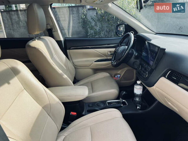 Белый Мицубиси Аутлендер, объемом двигателя 2.4 л и пробегом 147 тыс. км за 12999 $, фото 42 на Automoto.ua