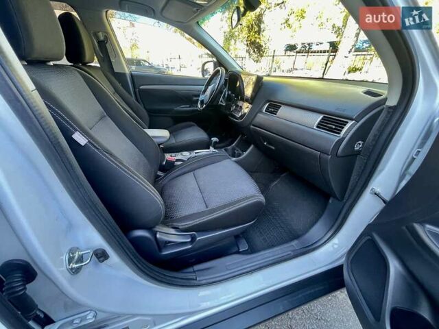 Белый Мицубиси Аутлендер, объемом двигателя 2 л и пробегом 146 тыс. км за 14500 $, фото 22 на Automoto.ua