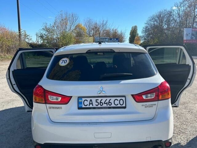 Белый Мицубиси Аутлендер, объемом двигателя 2 л и пробегом 255 тыс. км за 11500 $, фото 9 на Automoto.ua