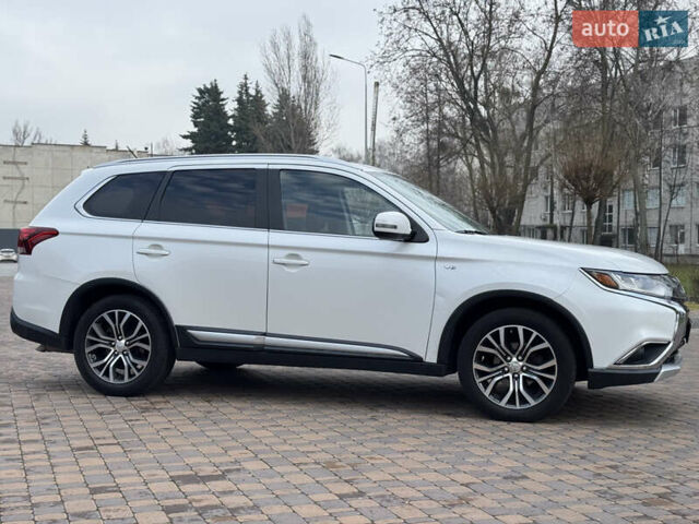 Белый Мицубиси Аутлендер, объемом двигателя 3 л и пробегом 310 тыс. км за 12700 $, фото 9 на Automoto.ua