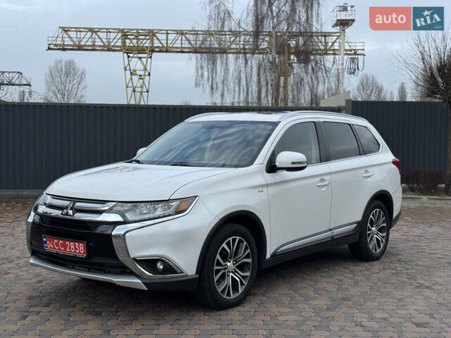 Белый Мицубиси Аутлендер, объемом двигателя 3 л и пробегом 310 тыс. км за 12700 $, фото 16 на Automoto.ua