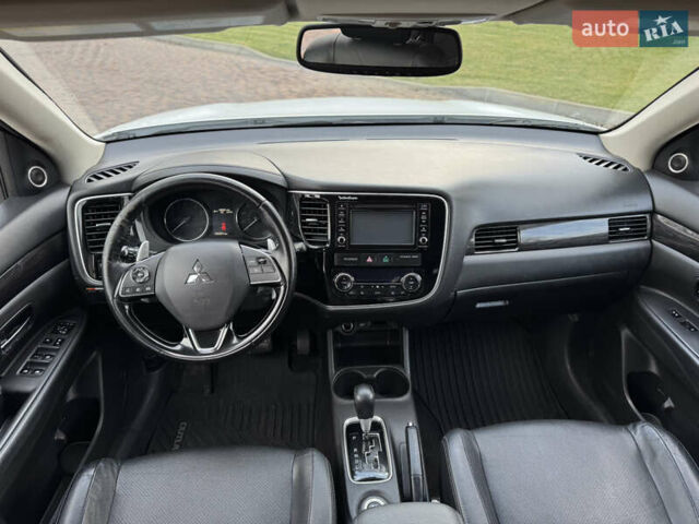 Белый Мицубиси Аутлендер, объемом двигателя 3 л и пробегом 310 тыс. км за 12700 $, фото 43 на Automoto.ua