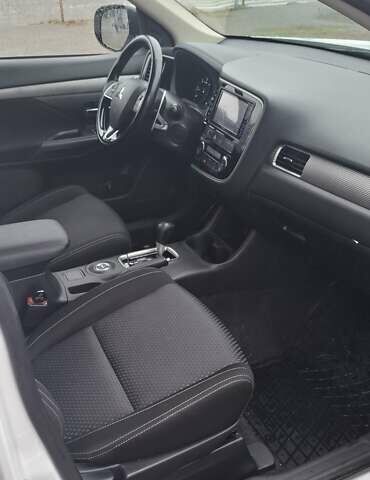 Білий Міцубісі Аутлендер, об'ємом двигуна 2.3 л та пробігом 158 тис. км за 18200 $, фото 11 на Automoto.ua