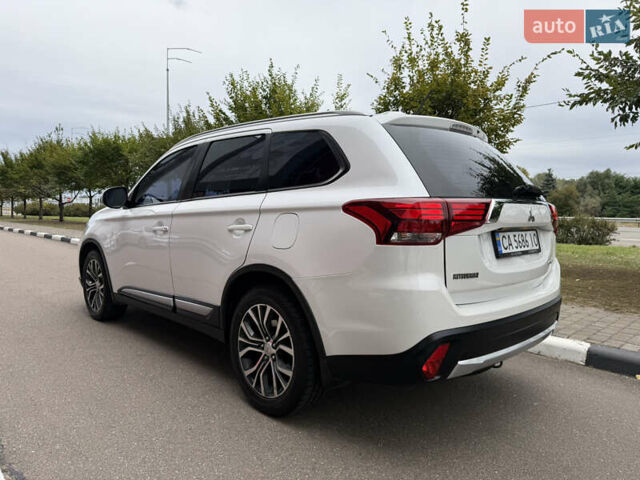 Мицубиси Аутлендер 2015 в Киеве на Automoto.ua Белый Мицубиси Аутлендер, объемом двигателя 2.4 л и пробегом 159 тыс. км за 17300 $, фото 6 на Automoto.ua