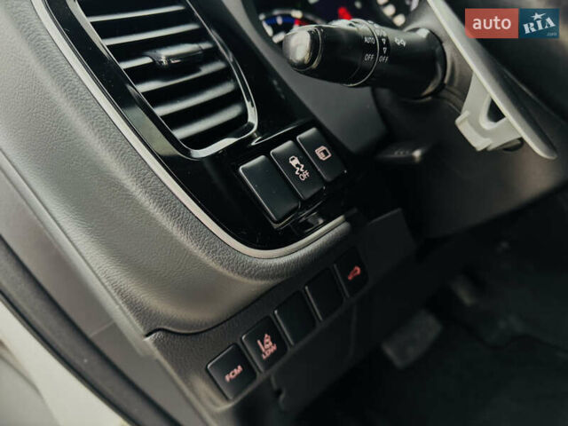 Белый Мицубиси Аутлендер, объемом двигателя 2.2 л и пробегом 140 тыс. км за 16200 $, фото 44 на Automoto.ua