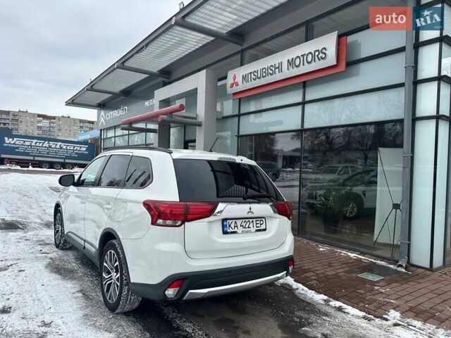 Білий Міцубісі Аутлендер, об'ємом двигуна 2.36 л та пробігом 137 тис. км за 14600 $, фото 2 на Automoto.ua