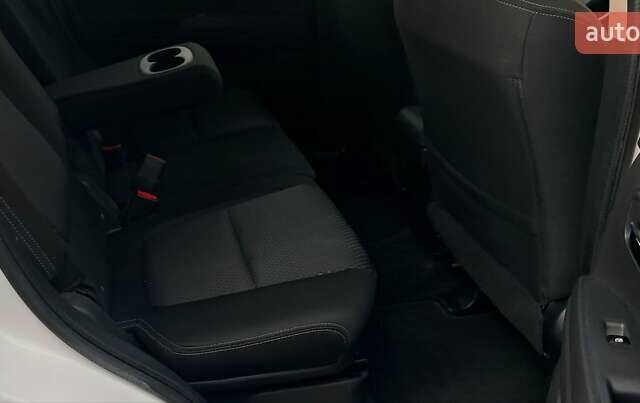 Білий Міцубісі Аутлендер, об'ємом двигуна 2.3 л та пробігом 130 тис. км за 14999 $, фото 14 на Automoto.ua