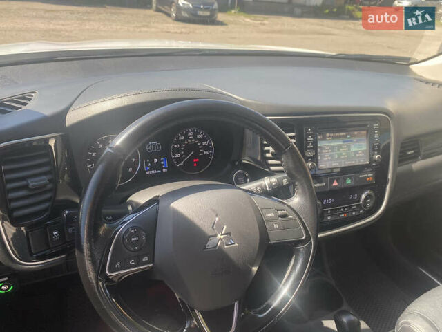 Білий Міцубісі Аутлендер, об'ємом двигуна 2.36 л та пробігом 159 тис. км за 15500 $, фото 17 на Automoto.ua