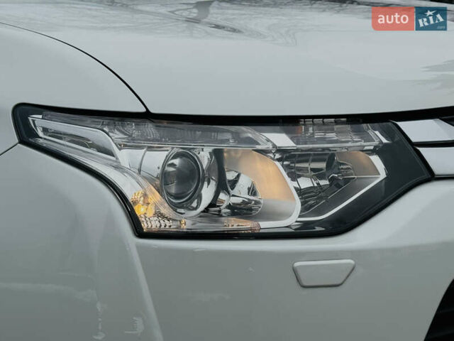 Белый Мицубиси Аутлендер, объемом двигателя 2.2 л и пробегом 140 тыс. км за 16200 $, фото 13 на Automoto.ua