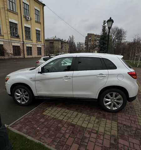 Белый Мицубиси Аутлендер, объемом двигателя 2 л и пробегом 161 тыс. км за 9200 $, фото 6 на Automoto.ua