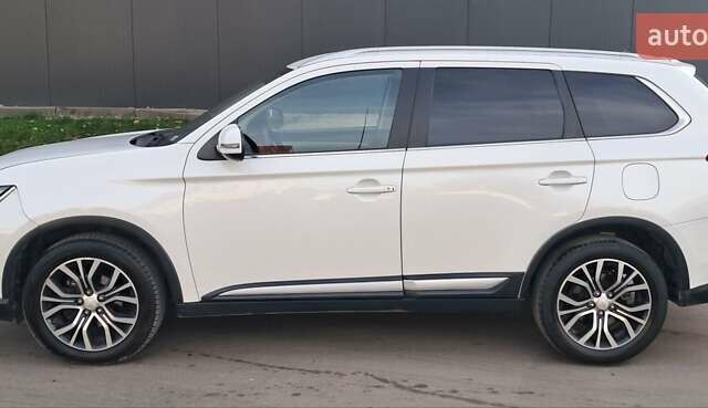 Білий Міцубісі Аутлендер, об'ємом двигуна 2.3 л та пробігом 130 тис. км за 14999 $, фото 2 на Automoto.ua