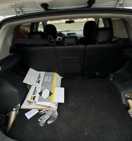 Белый Мицубиси Аутлендер, объемом двигателя 2 л и пробегом 161 тыс. км за 9200 $, фото 10 на Automoto.ua